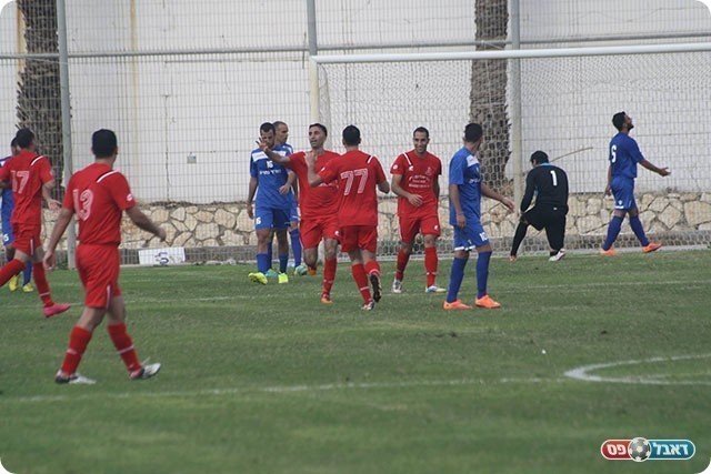 מנדא חוגגת שער ראשון (מיכה פישנזון)